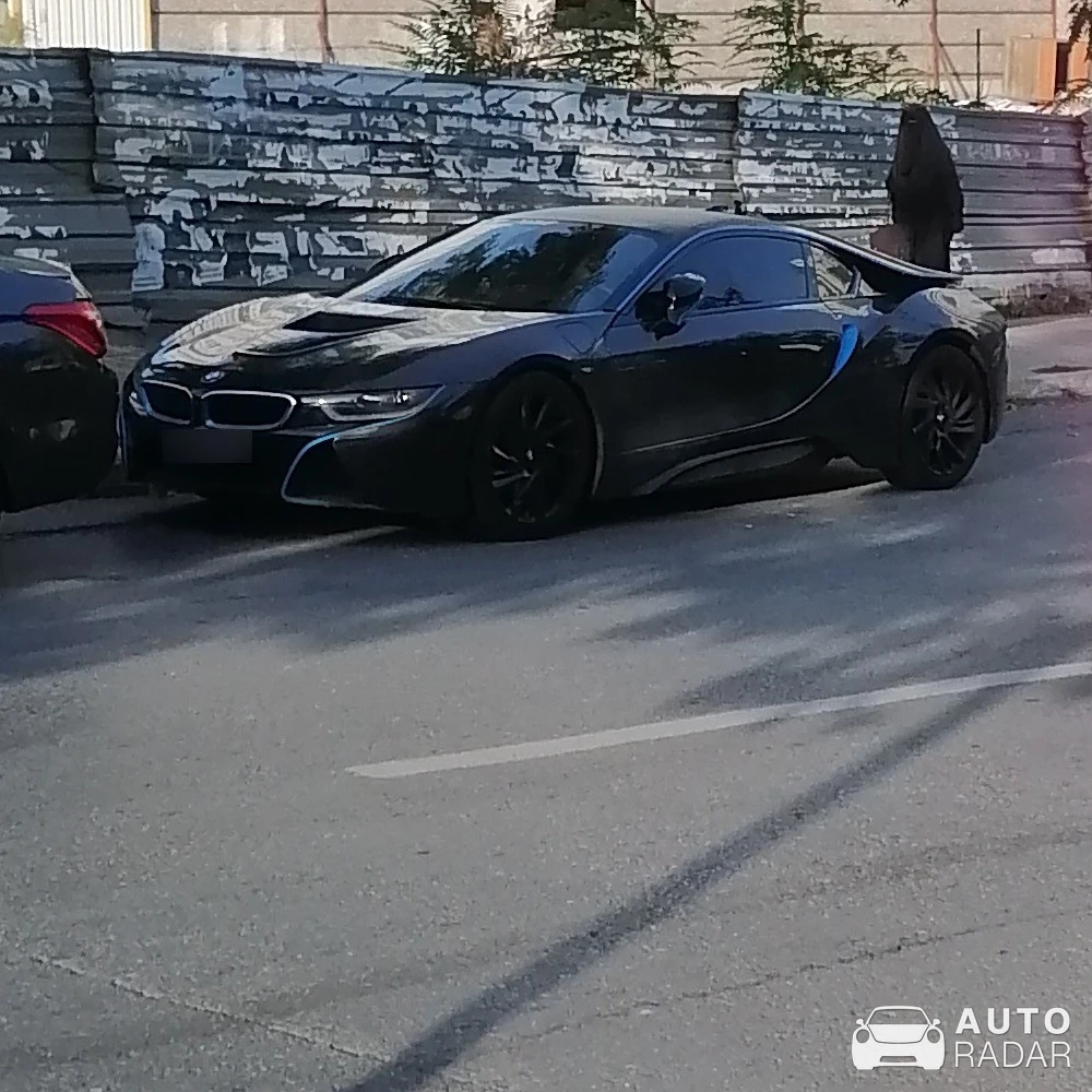 BMW i8 Roadster spotted in Esenyurt, Türkiye