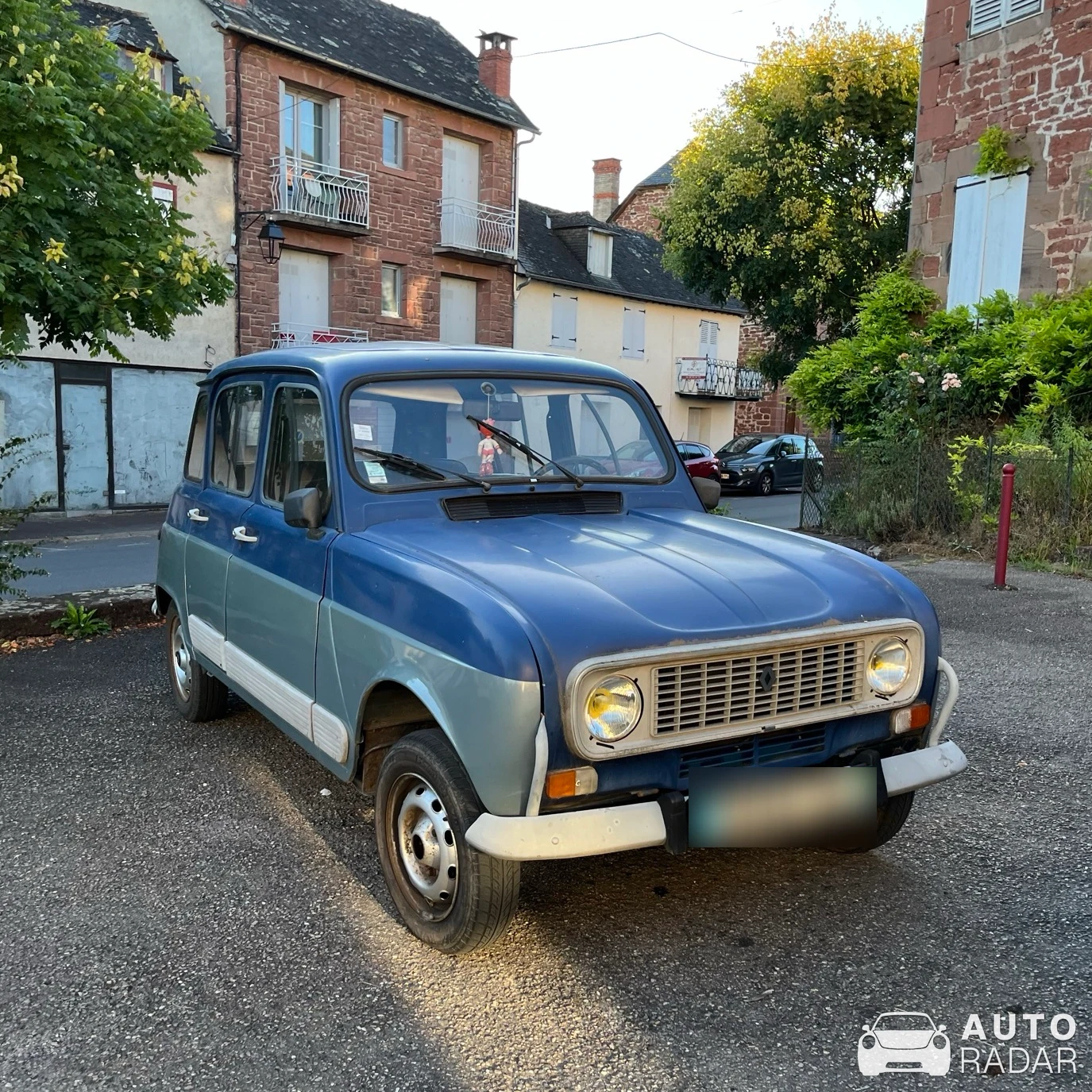 Renault 4L JP4 spotted in Meyssac