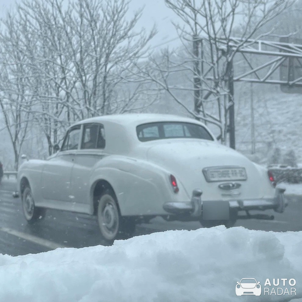 Rolls-Royce Silver Cloud spotted in Calgary, Canada