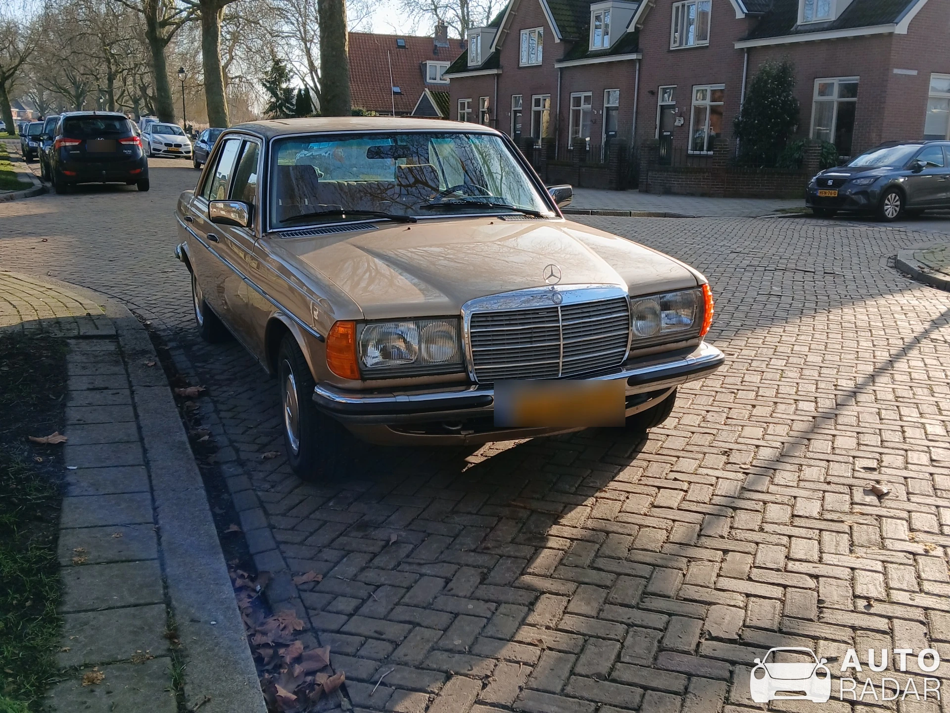 Mercedes-Benz 230E W123 spotted in Hengelo, Netherlands