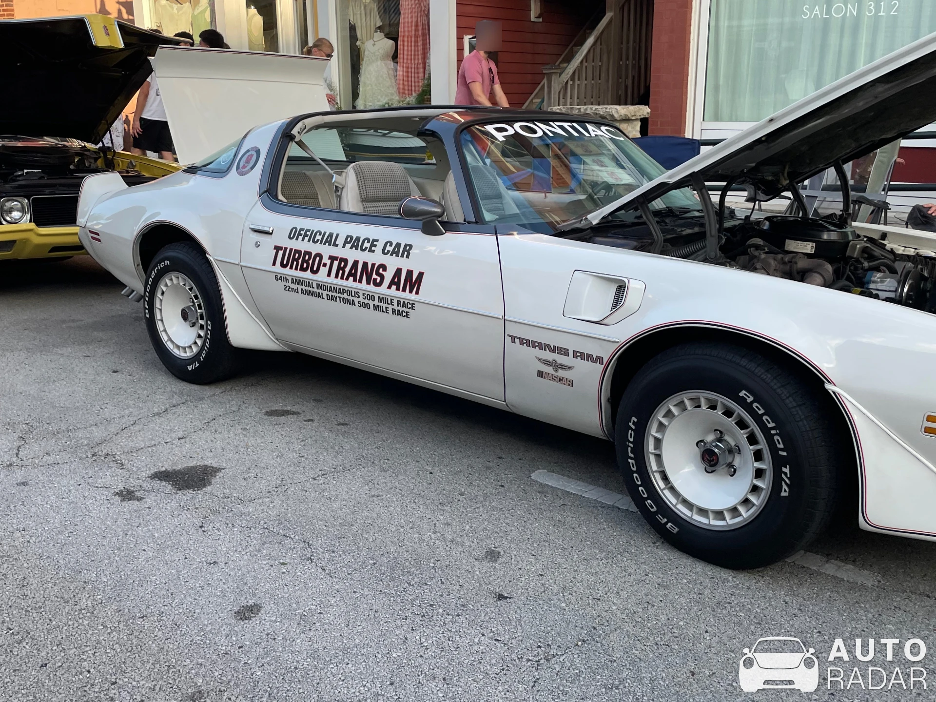 Pontiac Firebird Formula 350 spotted in Lemont
