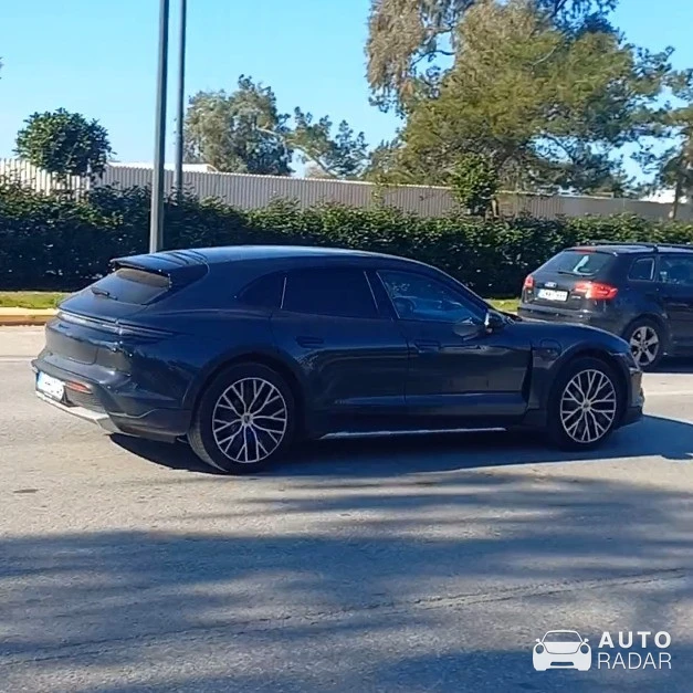 Porsche Taycan spotted in Βούλα, Ελλάδα