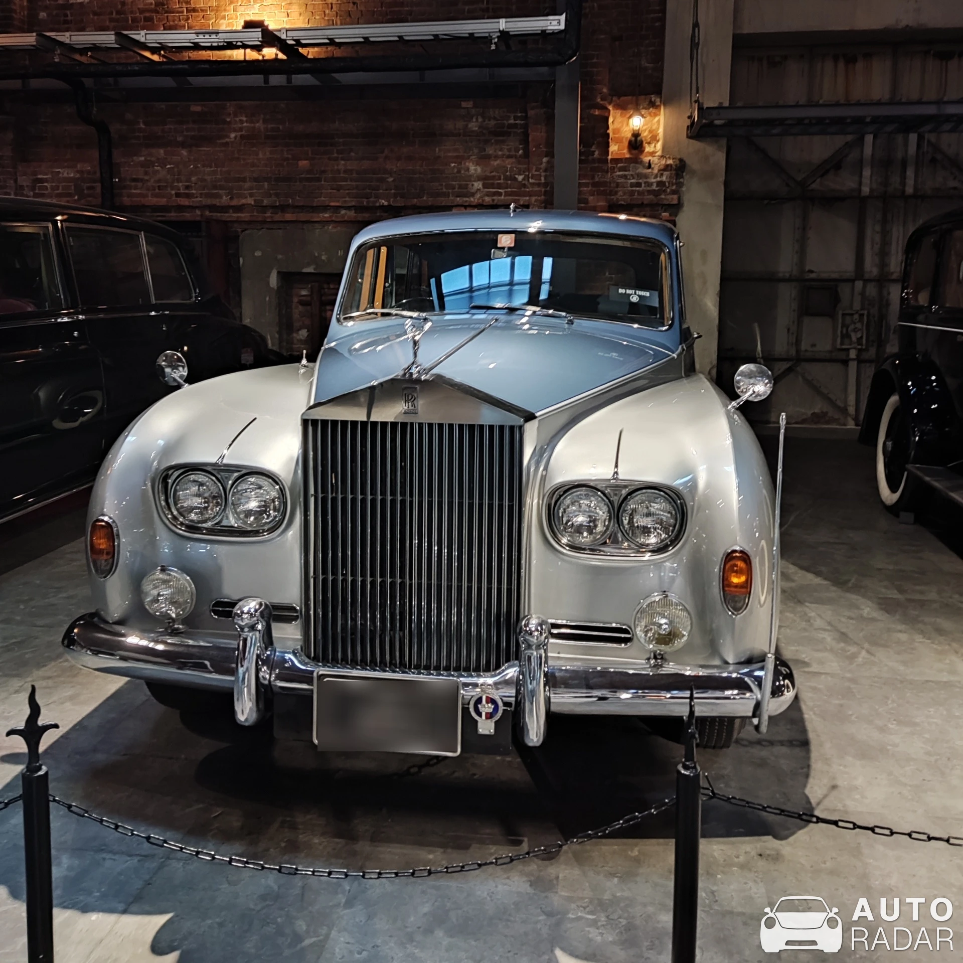 Rolls-Royce Phantom V spotted in 大阪市