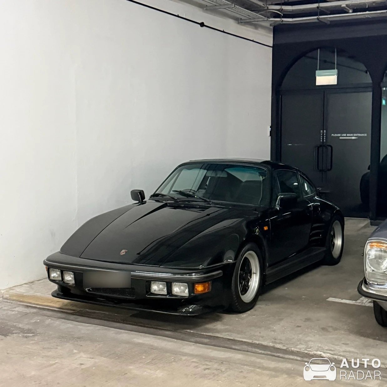 Porsche 930 Turbo Flachbau spotted in Singapore