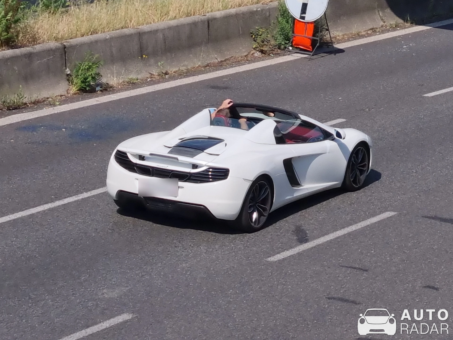 McLaren 12C Spider spotted in Milano