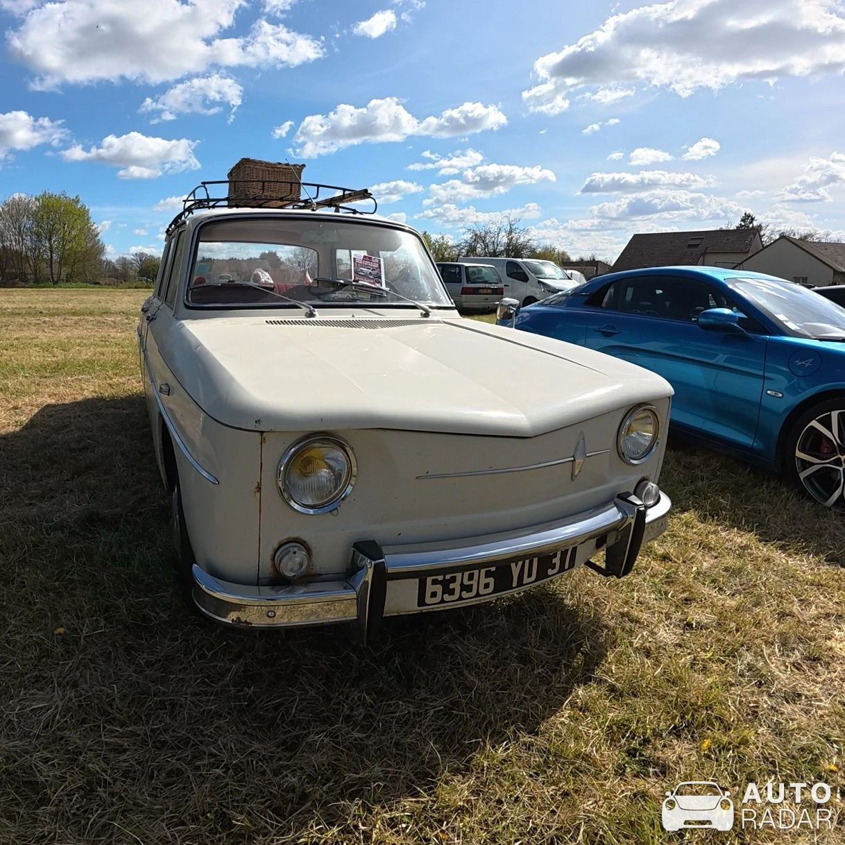 Renault 8 spotted in Chenevelles