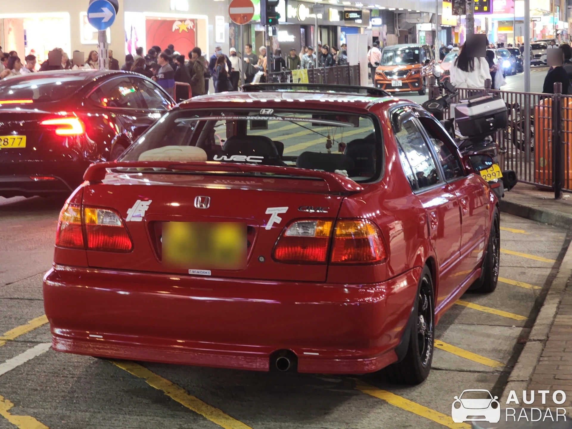 Honda Civic Type-R 2003 spotted in Kowloon, Hong Kong