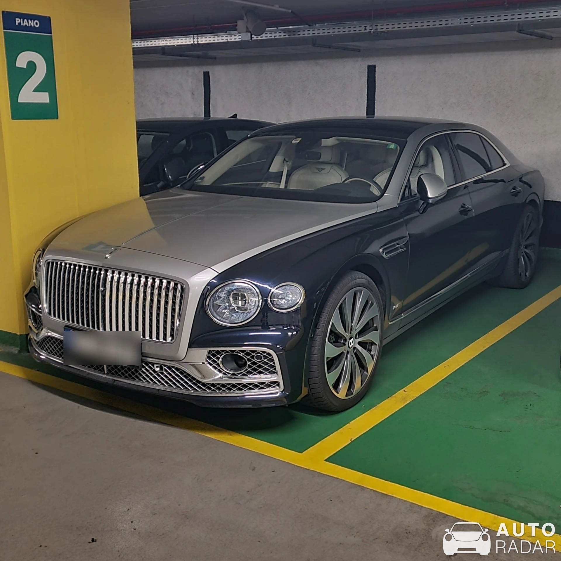 Bentley Flying Spur Hybrid spotted in Milano, Italia
