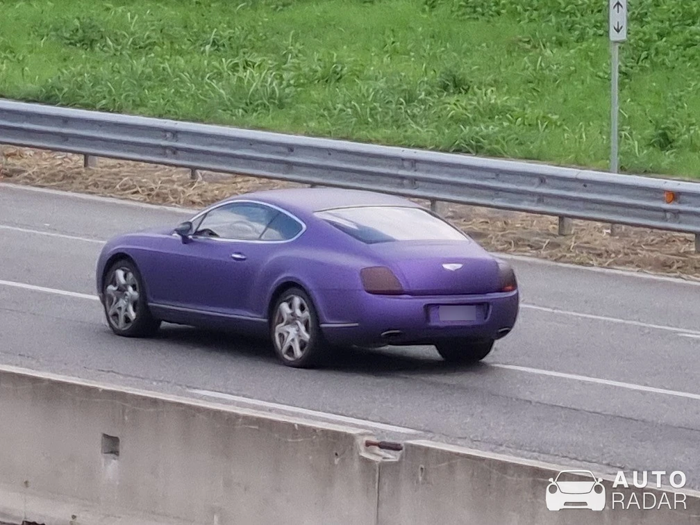 Bentley Continental GT V8 S 2016 spotted in Milano