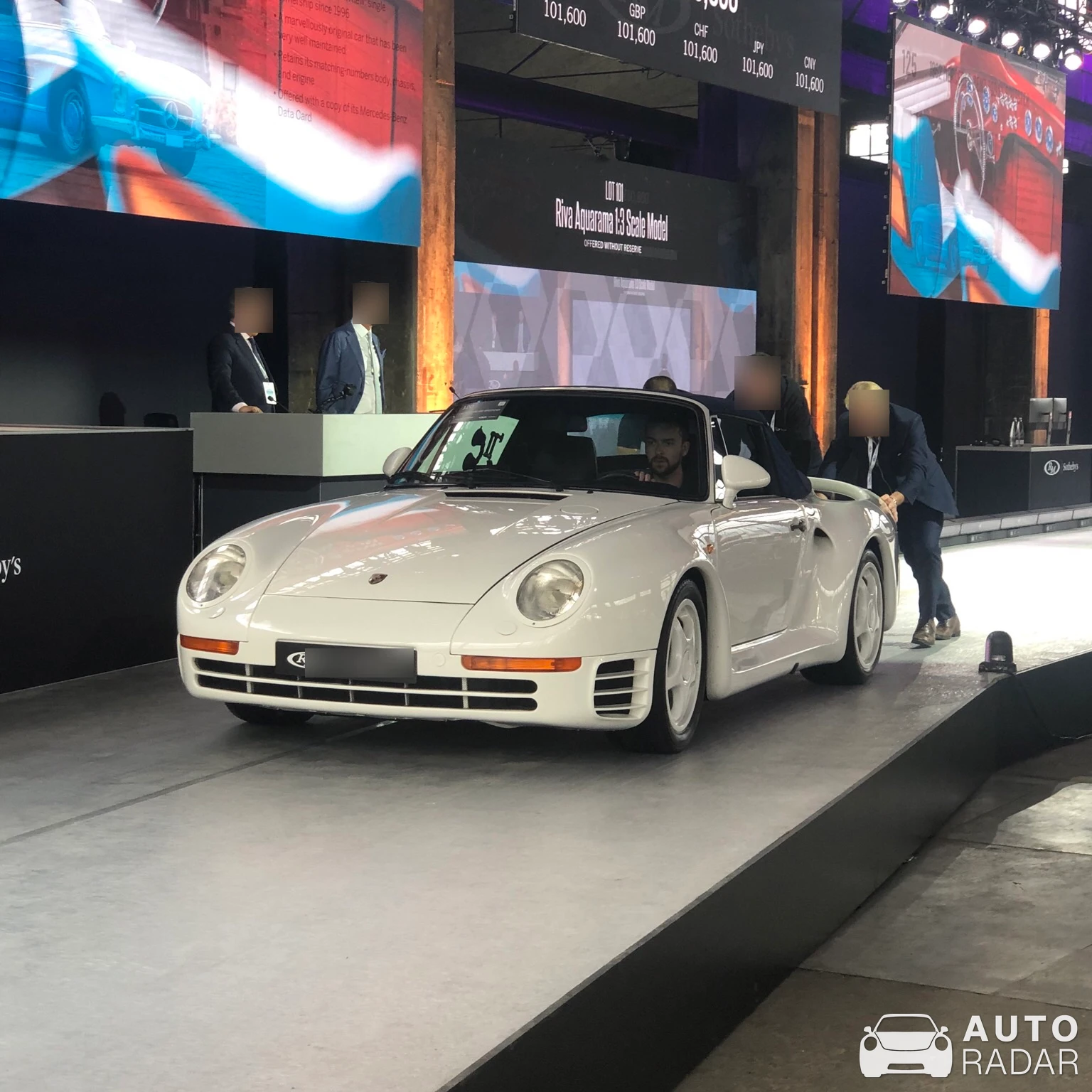 Porsche 959 Speedster spotted in Milano