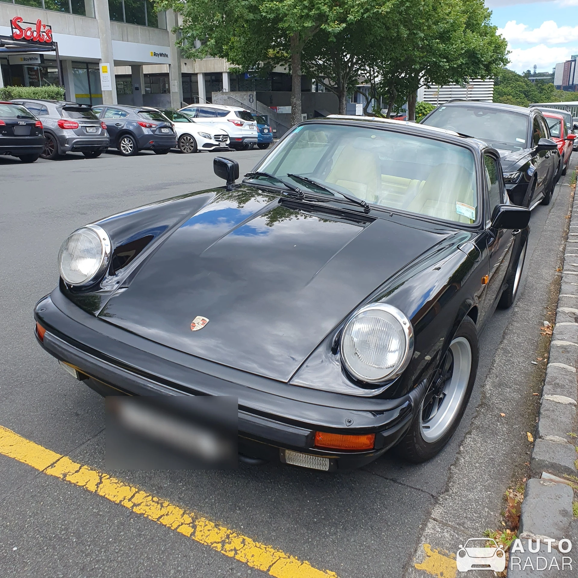 Porsche 911 SC spotted in Auckland, New Zealand