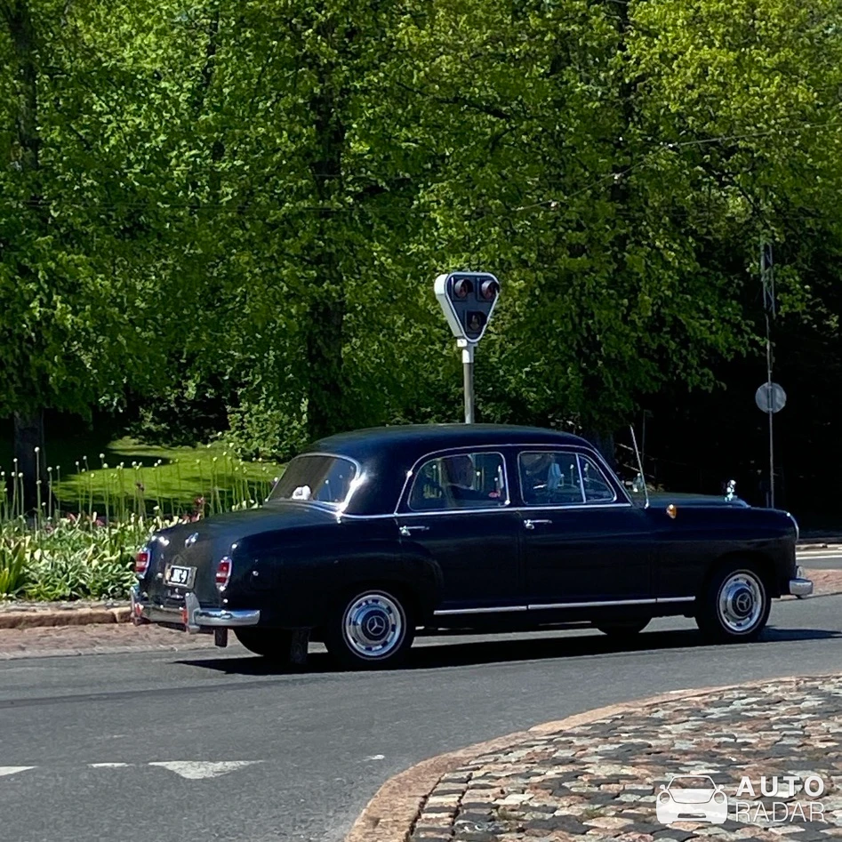 Mercedes-Benz W180 220S spotted in Helsinki