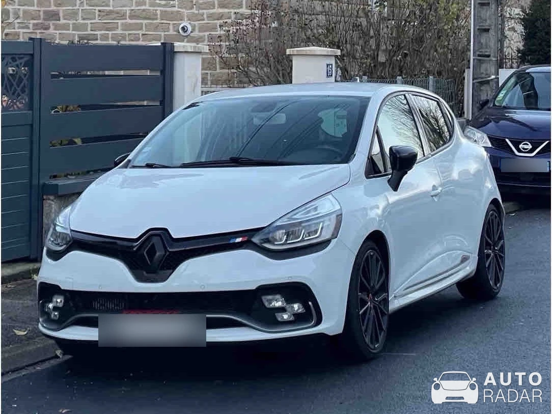 Renault Clio RS spotted in Brive-la-Gaillarde, France