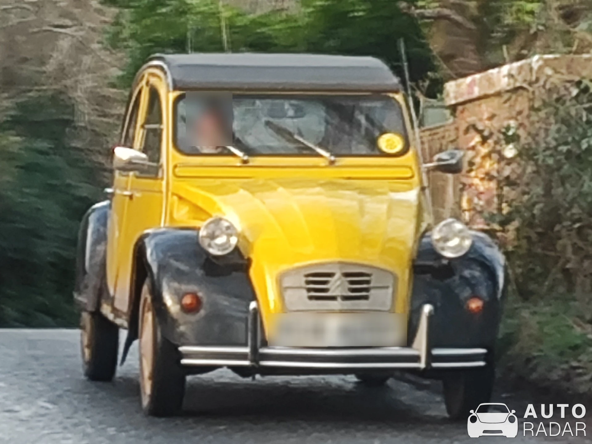 Citroën 2CV spotted in Dorset, United Kingdom