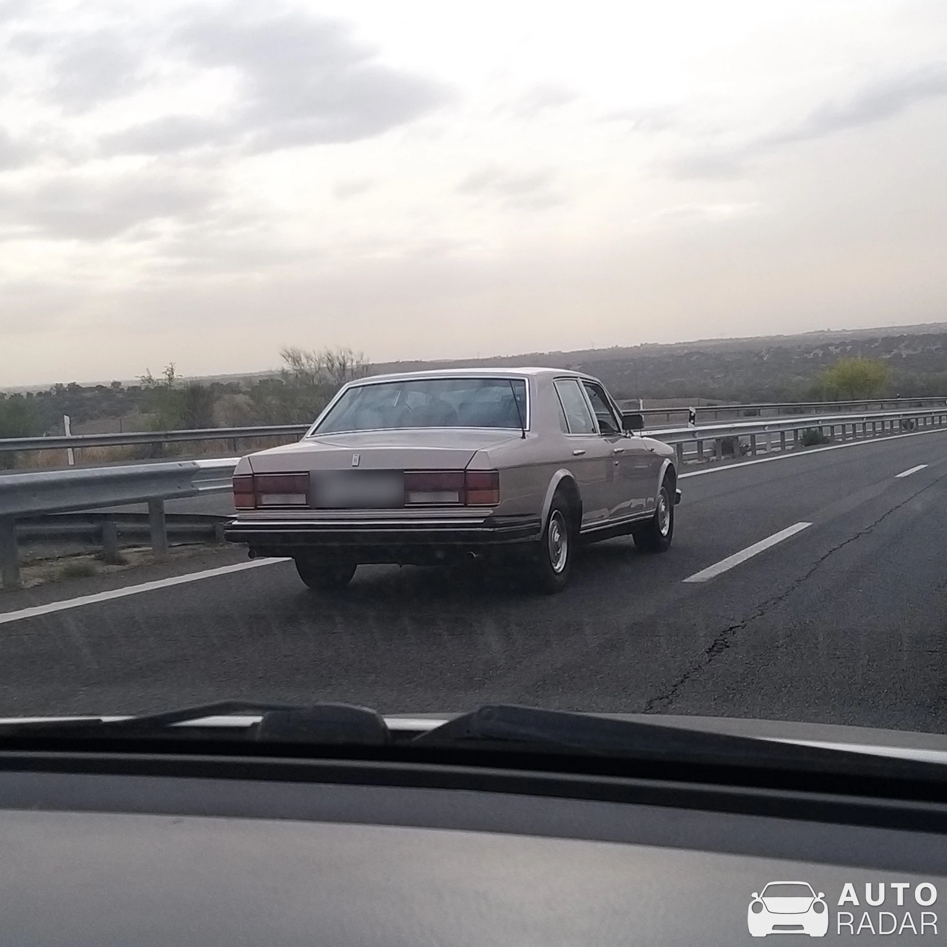 Rolls-Royce Silver Spirit spotted in Villafranca del Castillo, España