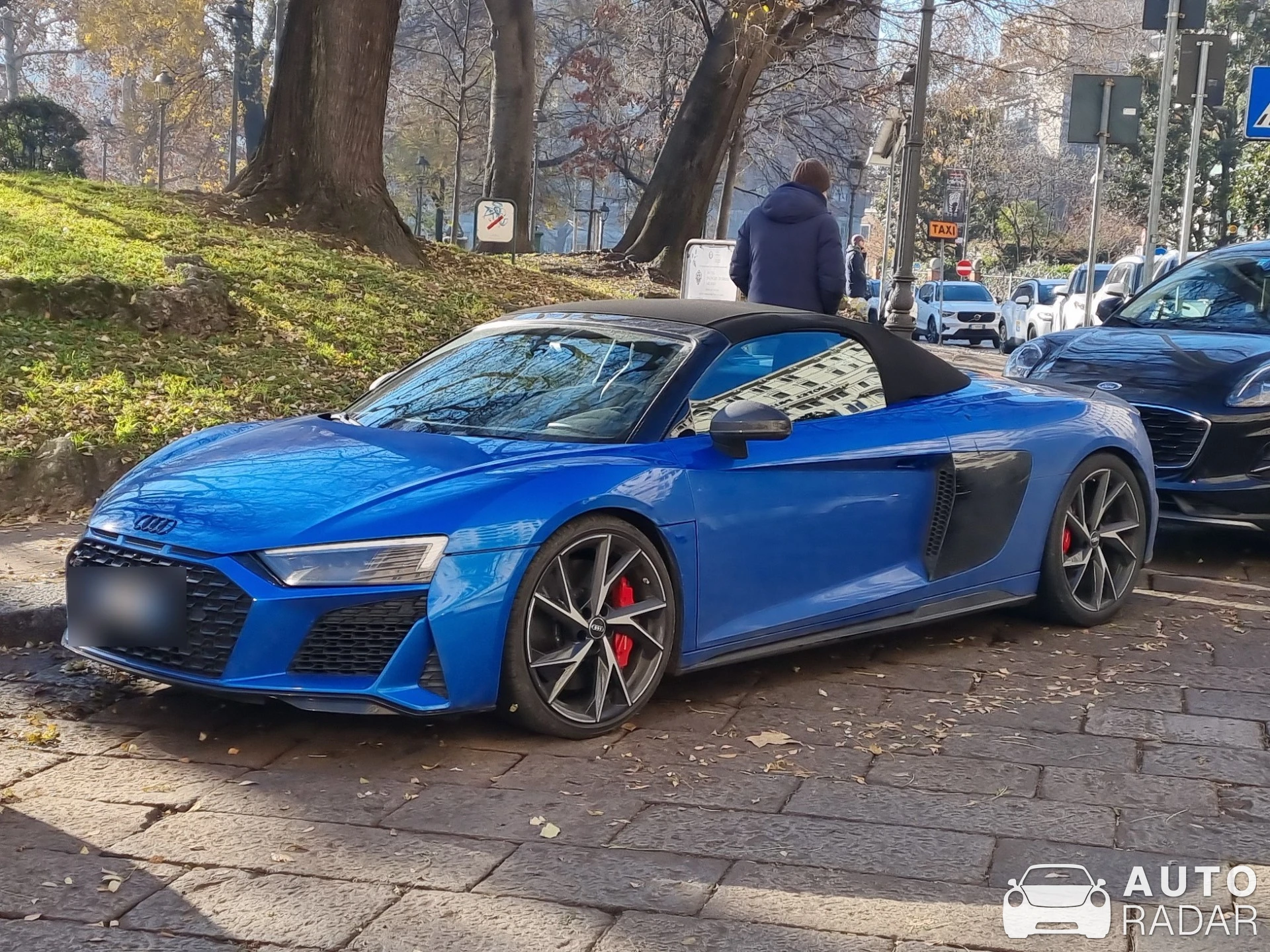 Audi R8 V10 Spyder spotted in Milano, Italia