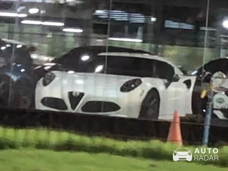 Alfa Romeo 4C Coupé spotted in Surabaya, Indonesia