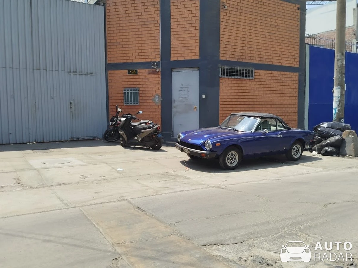 Fiat 124 Sport Spider spotted in Lima, Peru