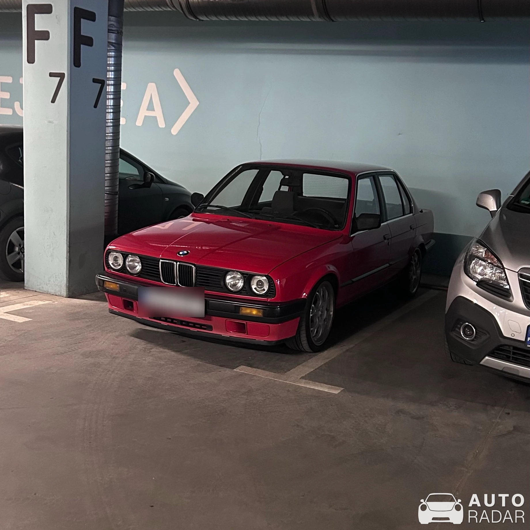 BMW 3 Series E30 spotted in Tarnów