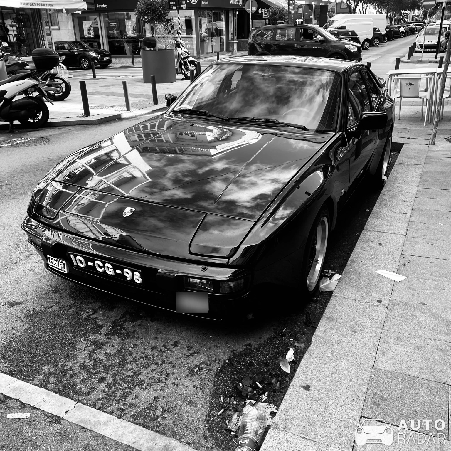Porsche 944 Turbo spotted in Algés, Portugal