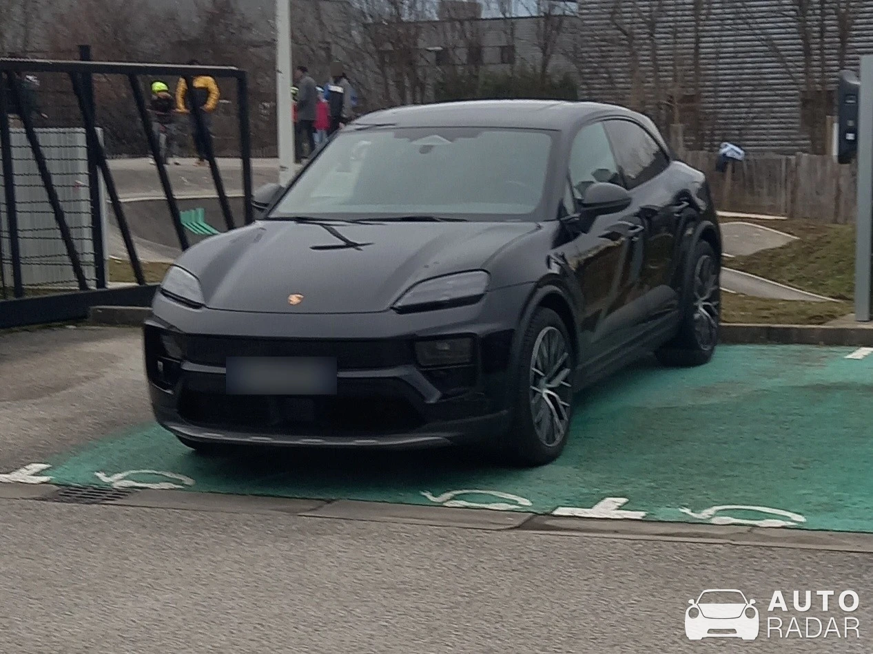 Porsche Macan spotted in Epagny Metz-Tessy, France