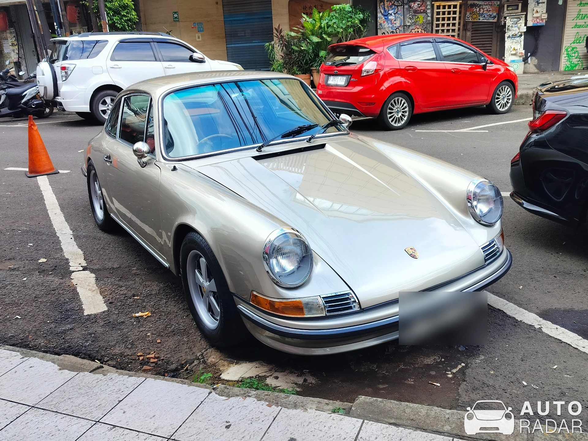 Porsche 911 spotted in Kota Jakarta Selatan, Indonesia