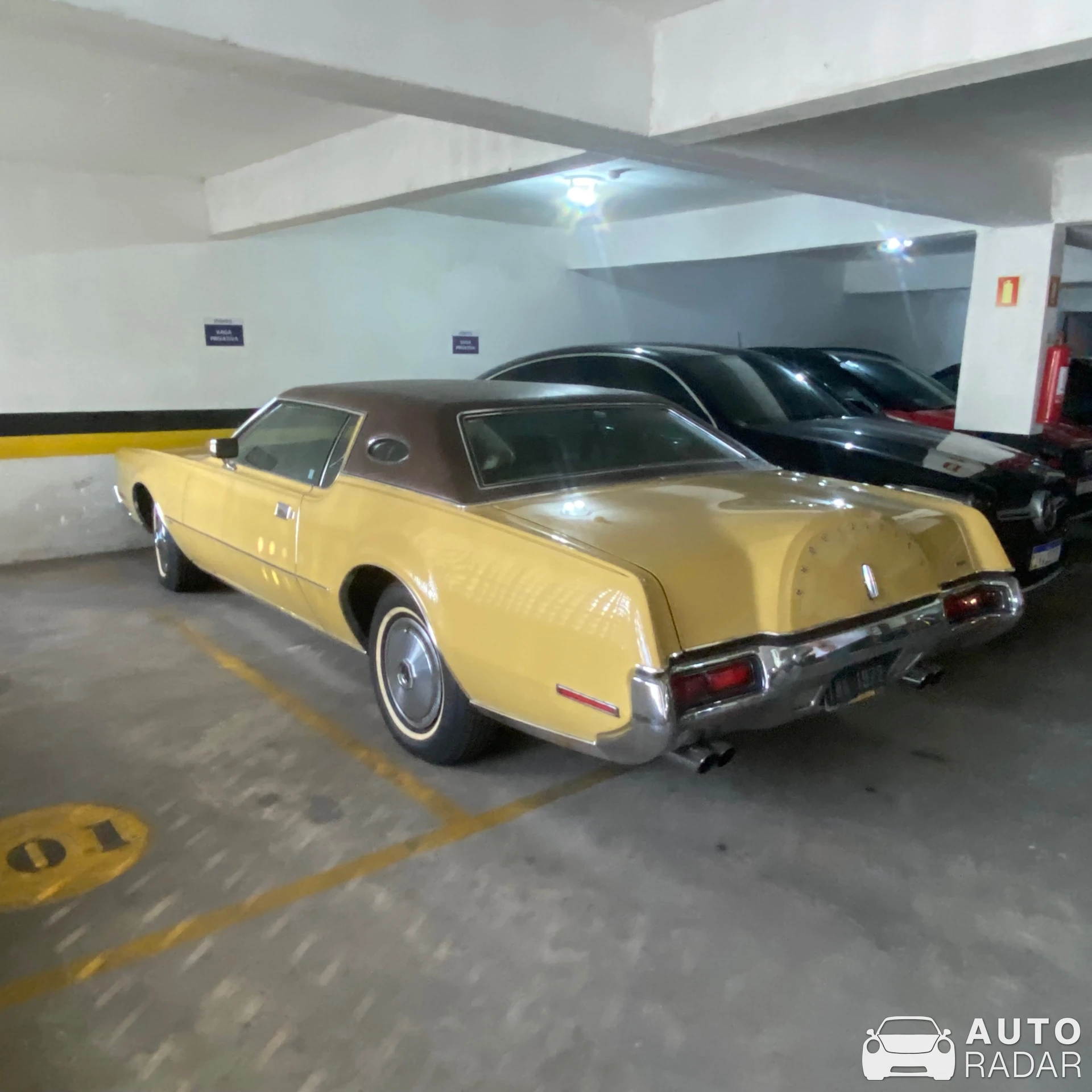 Lincoln Continental Mark V spotted in Menino Deus, Brasil