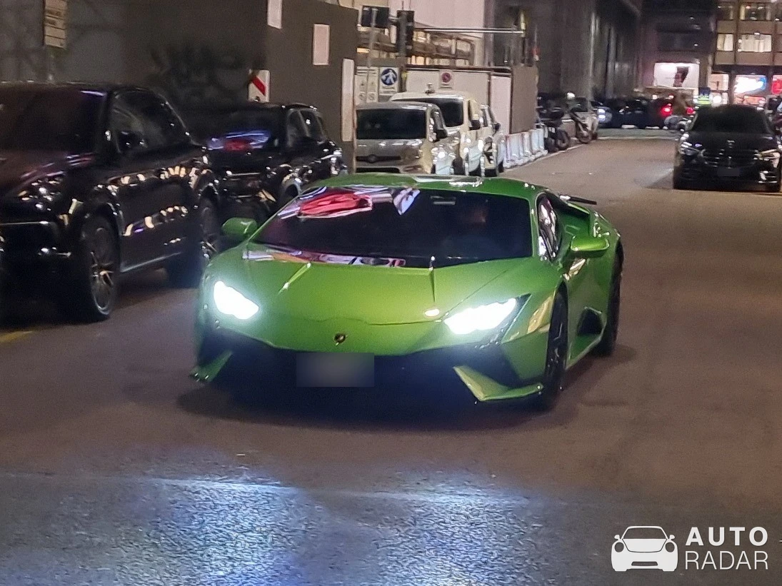 Lamborghini Huracán LP640-2 Tecnica spotted in Milano, Italia