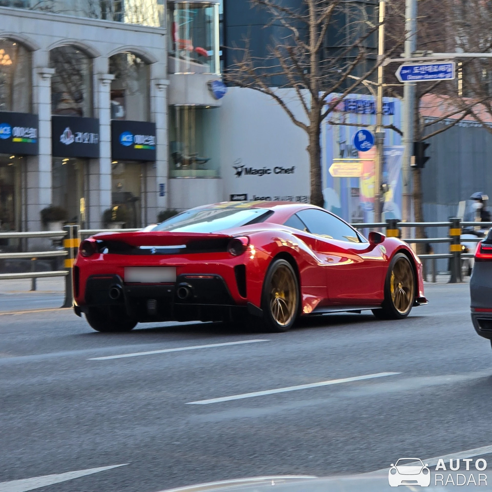 Ferrari 488 Pista spotted in 강남구, 대한민국