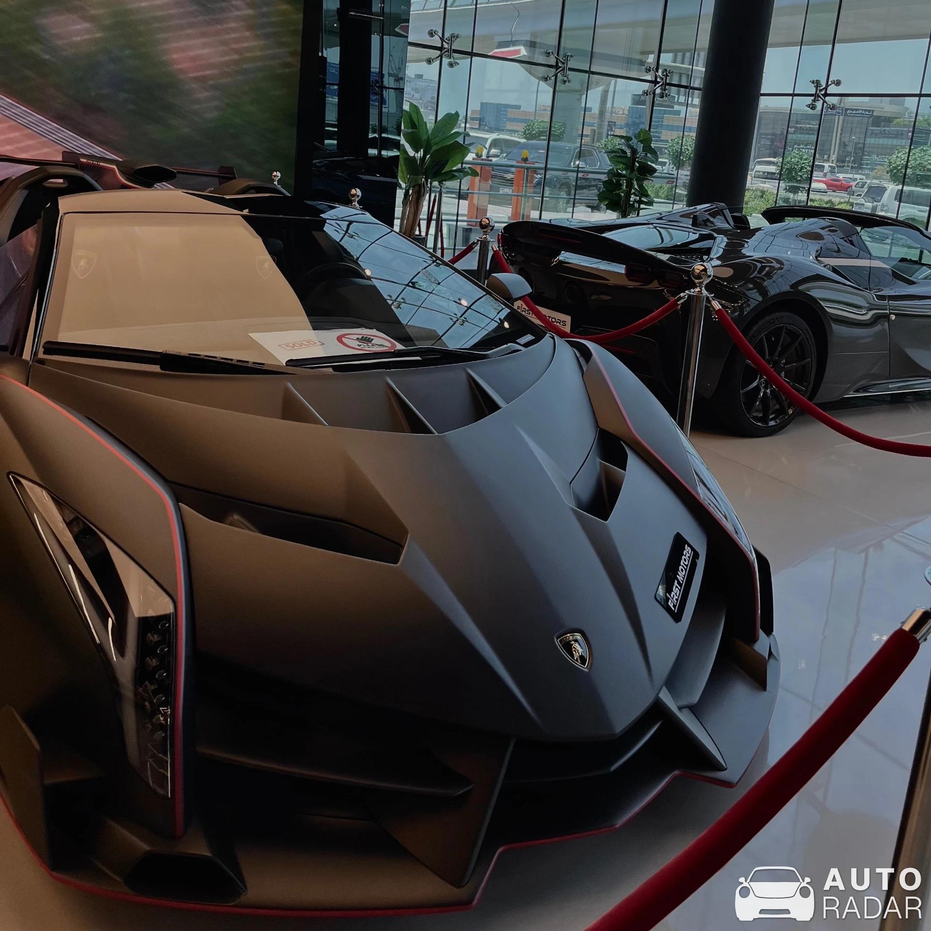 Lamborghini Veneno LP750-4 Roadster spotted in Dubai, Vereinigte Arabische Emirate