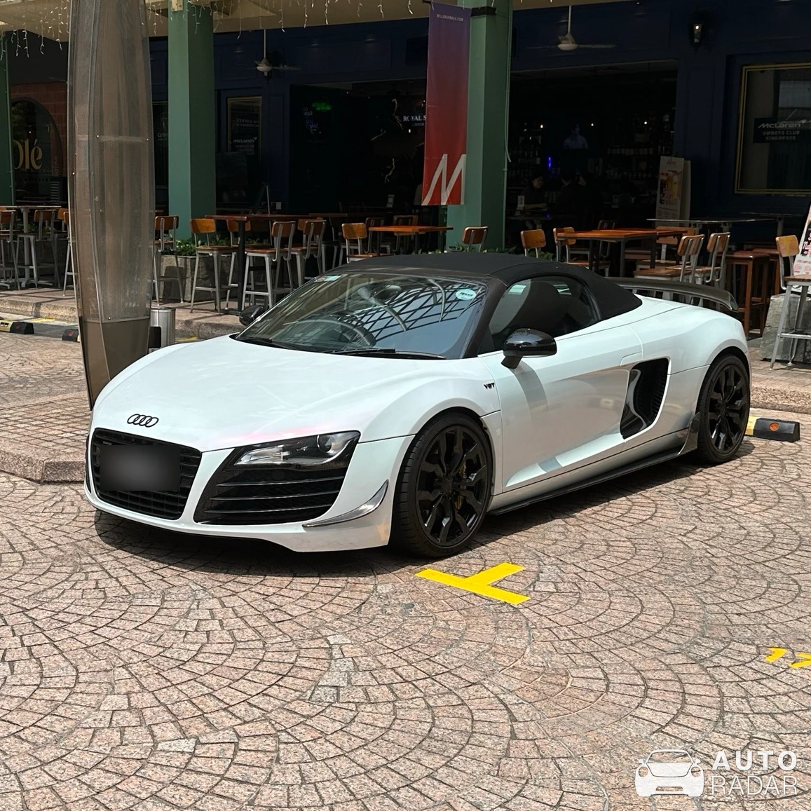 Audi R8 V10 Spyder spotted in Singapore, Singapore