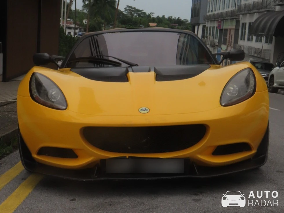 Lotus Elise S2 220R spotted in Kuching
