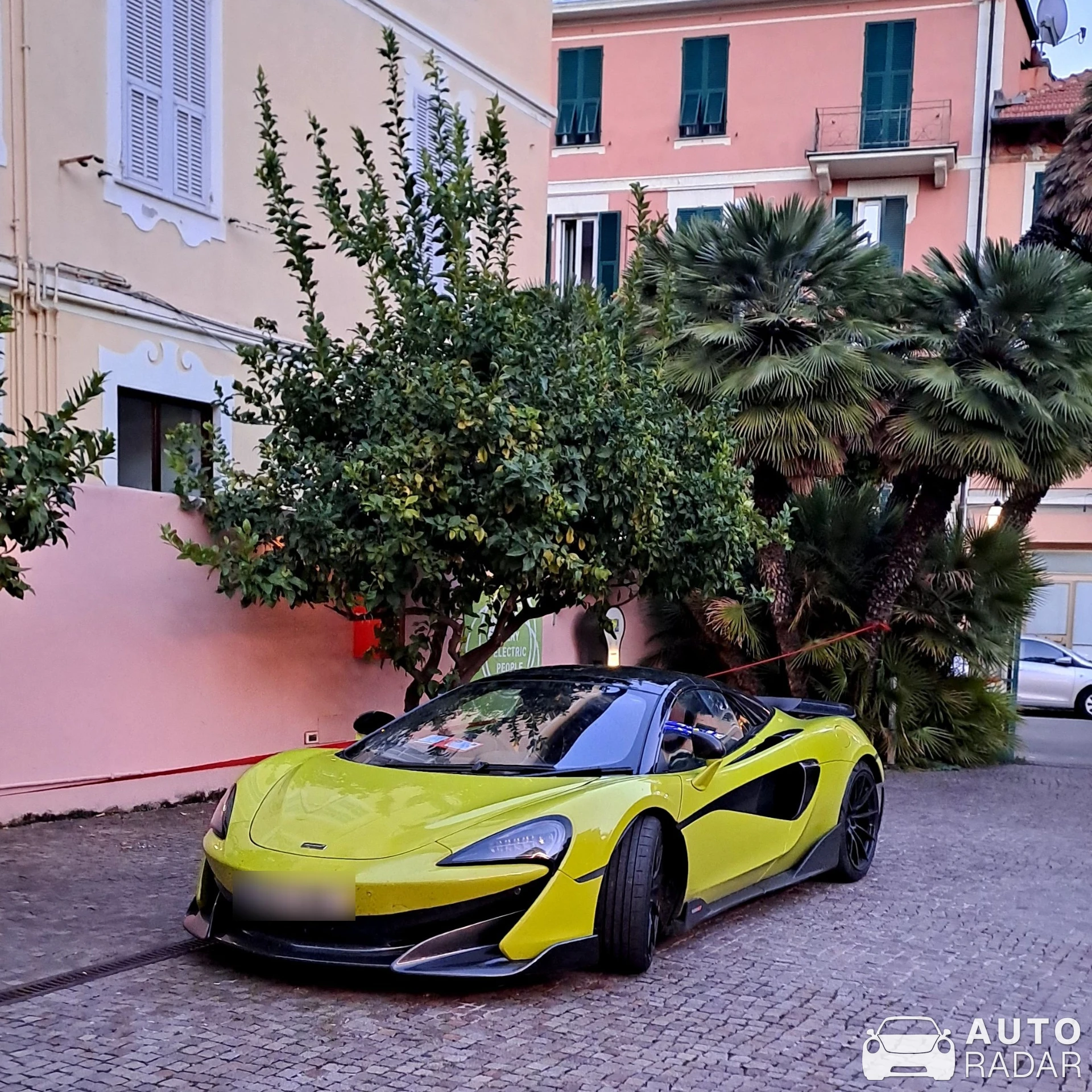 McLaren 600LT Spider spotted in Alassio, Italia