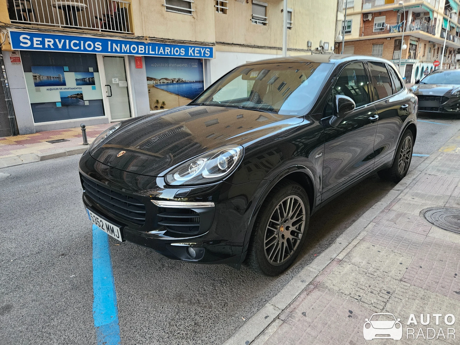 Porsche Cayenne S spotted in Cullera, Spain
