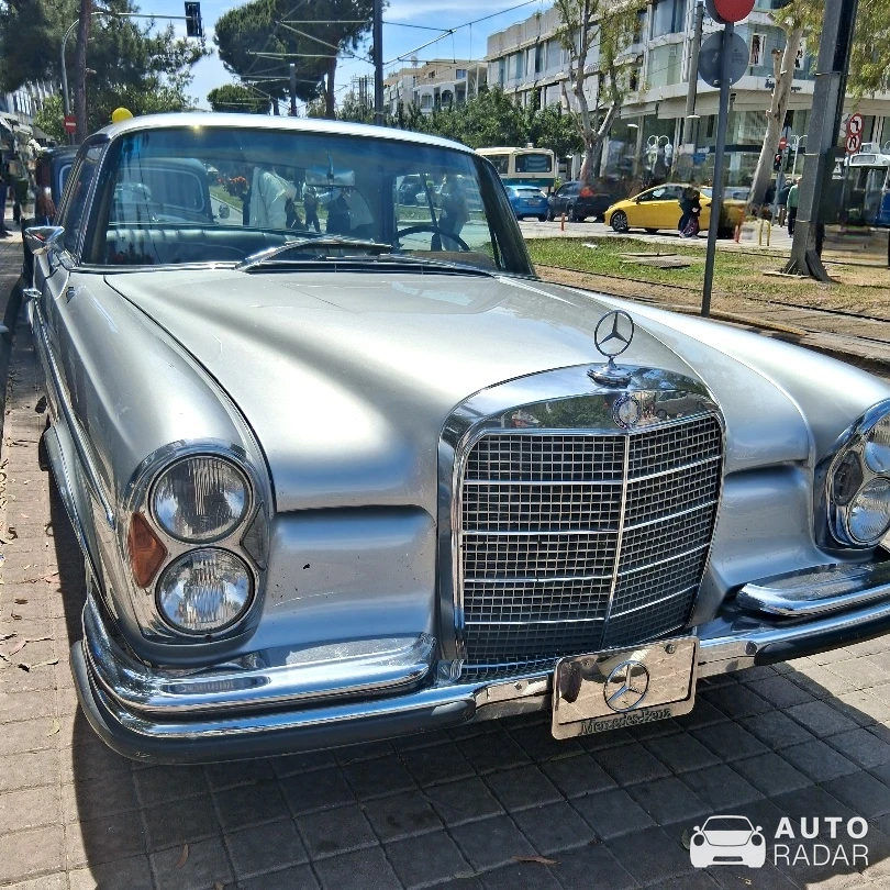 Mercedes-Benz 300 SE W126 spotted in Glyfada, Greece