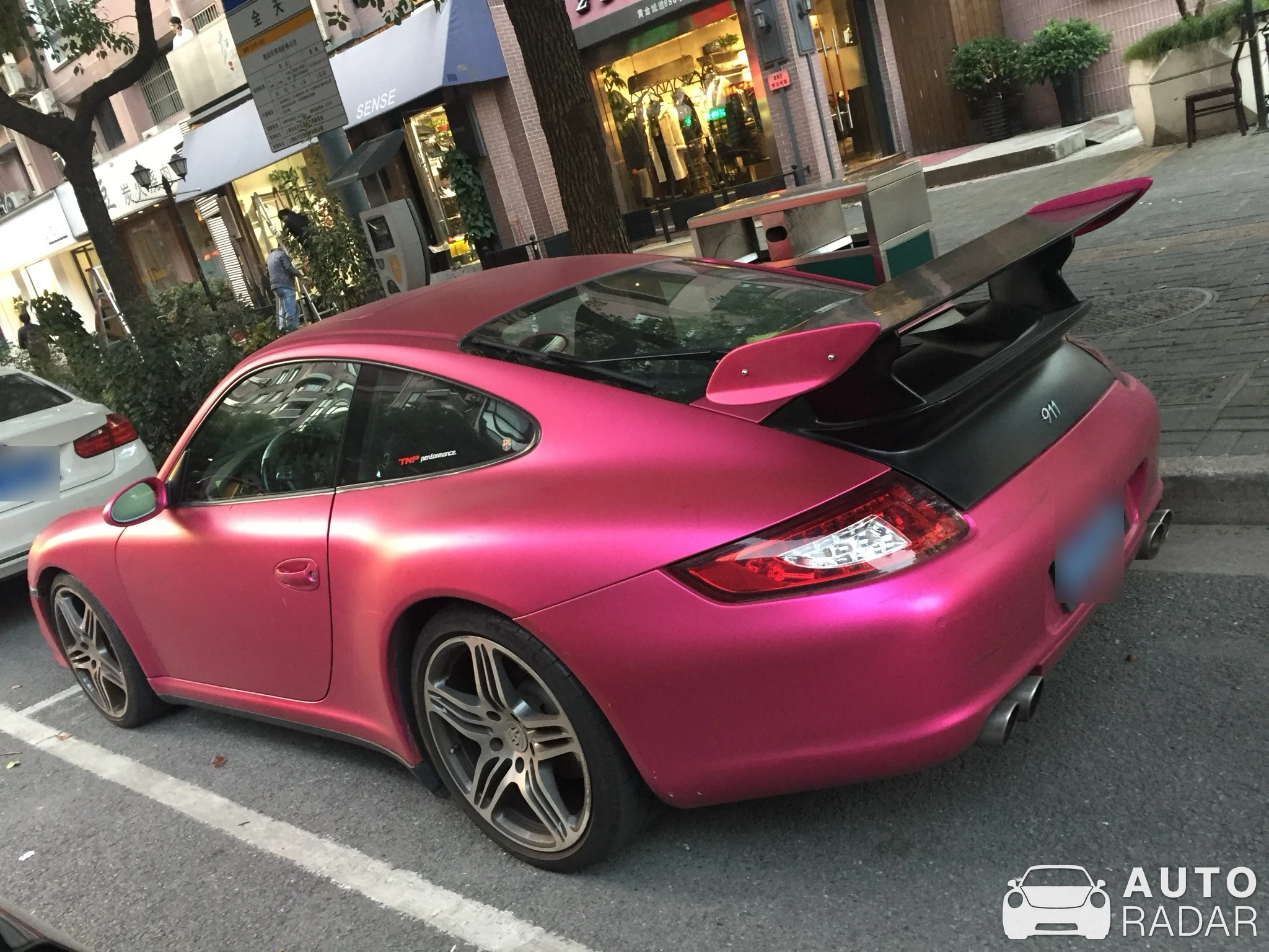 Porsche 996 Carrera spotted in Chang Ning Qu, China