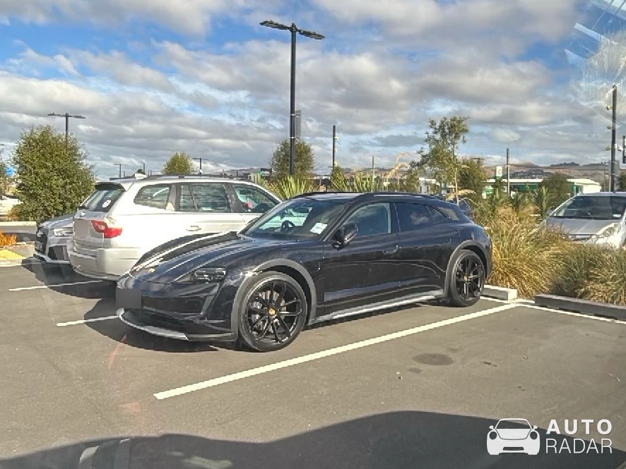 Porsche Taycan 4 Cross Turismo spotted in Christchurch