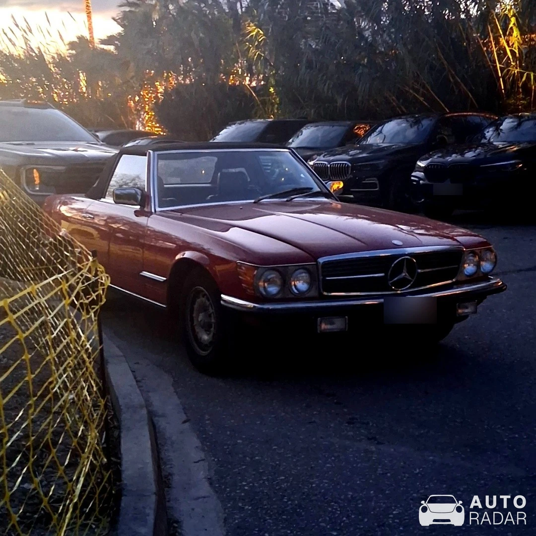 Mercedes-Benz SL 380 R107 spotted in Voula, Greece