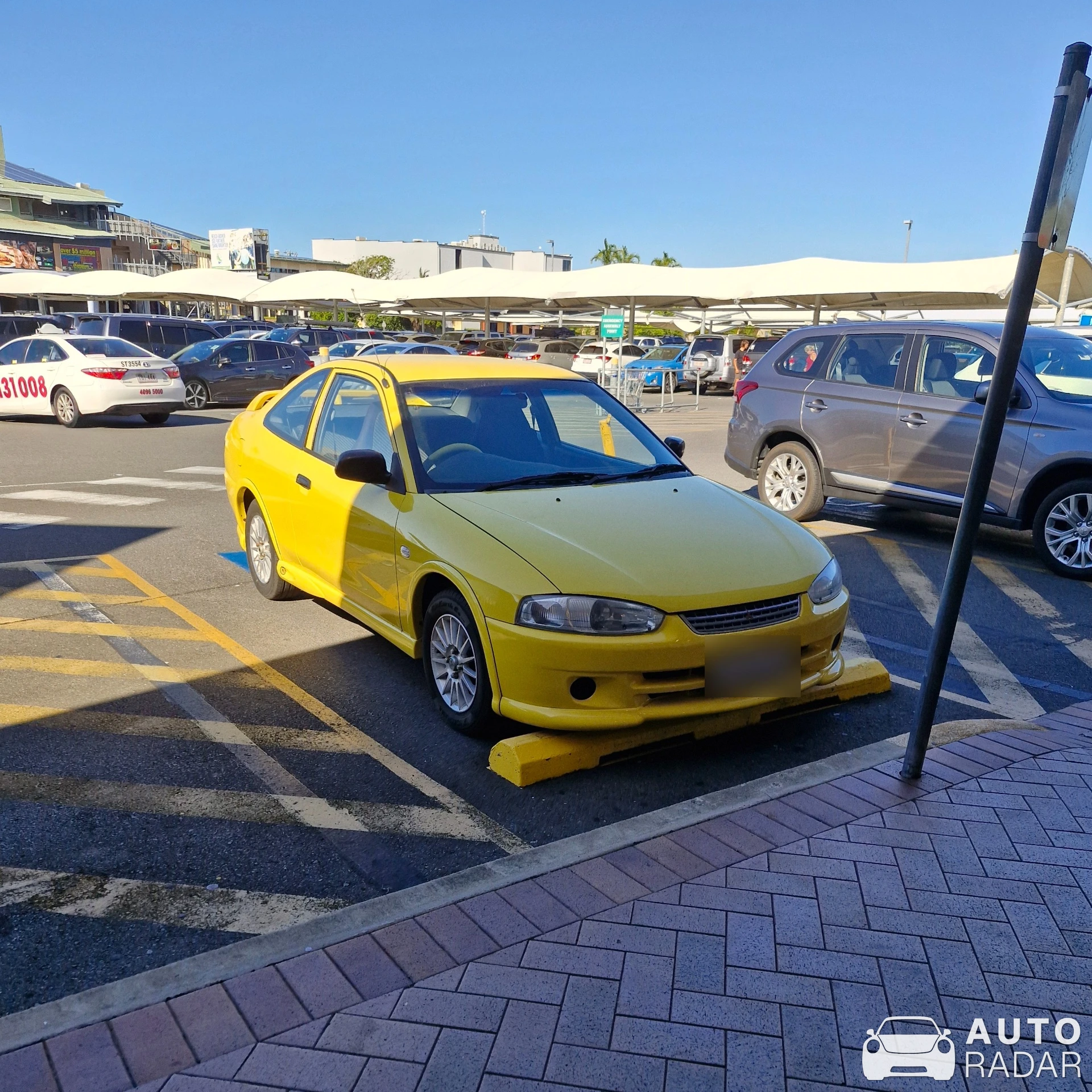 Mitsubishi Lancer GLI CE spotted in Pialba, Australia