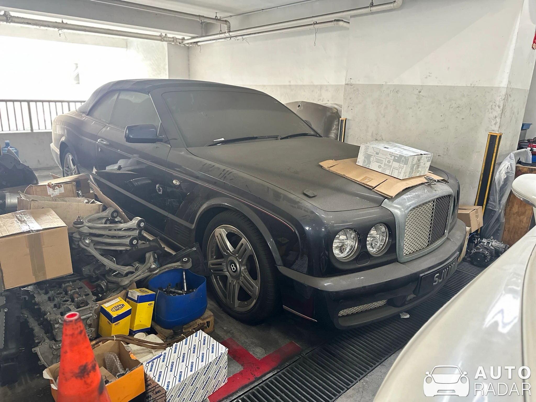 Bentley Azure spotted in AUTOCITY