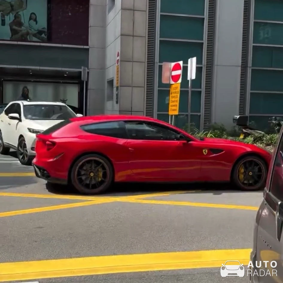 Ferrari FF spotted in Singapore, Singapore