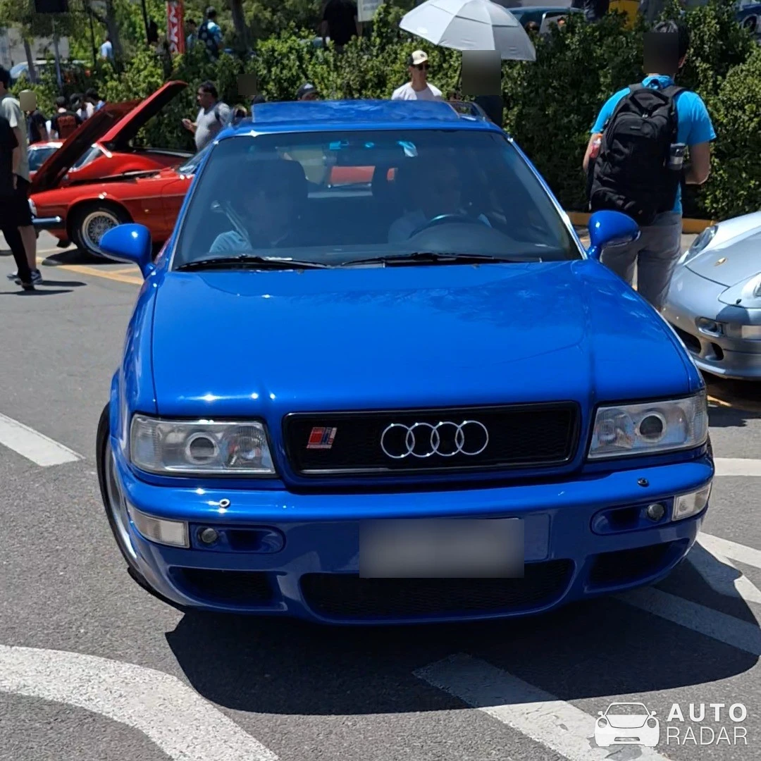 Audi RS2 Avant spotted in Las Condes, Chile
