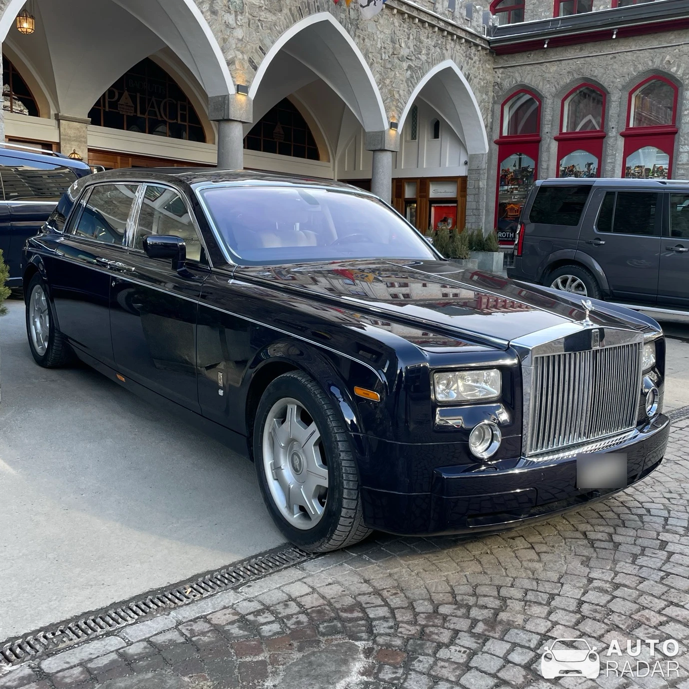 Rolls-Royce Phantom VIII EWB Series II spotted in Sankt Moritz