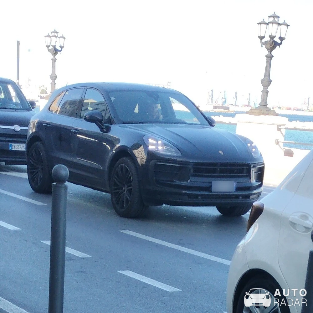 Porsche Macan spotted in Bari, Italy