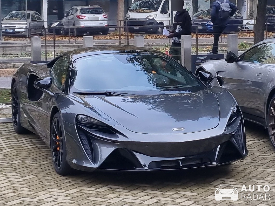 McLaren Artura spotted in Milano, Italia