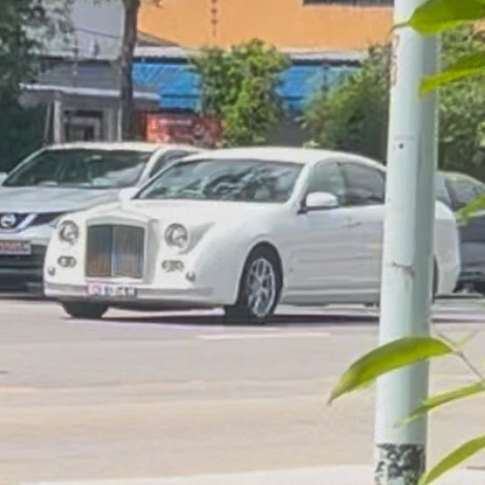 Mitsuoka Galue III