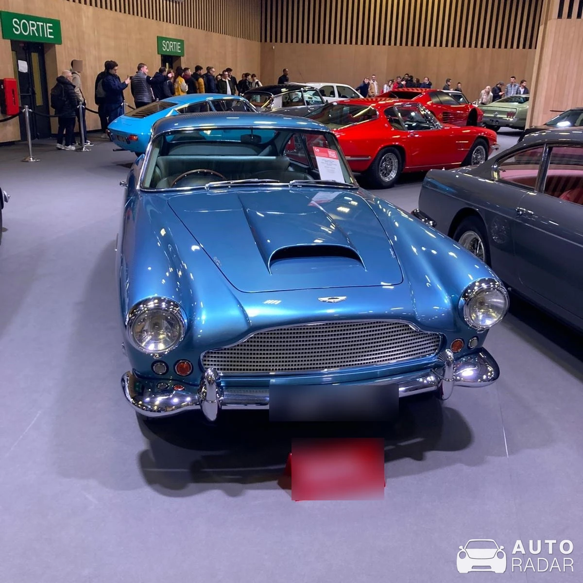 Aston Martin DB4 GT spotted in Vanves