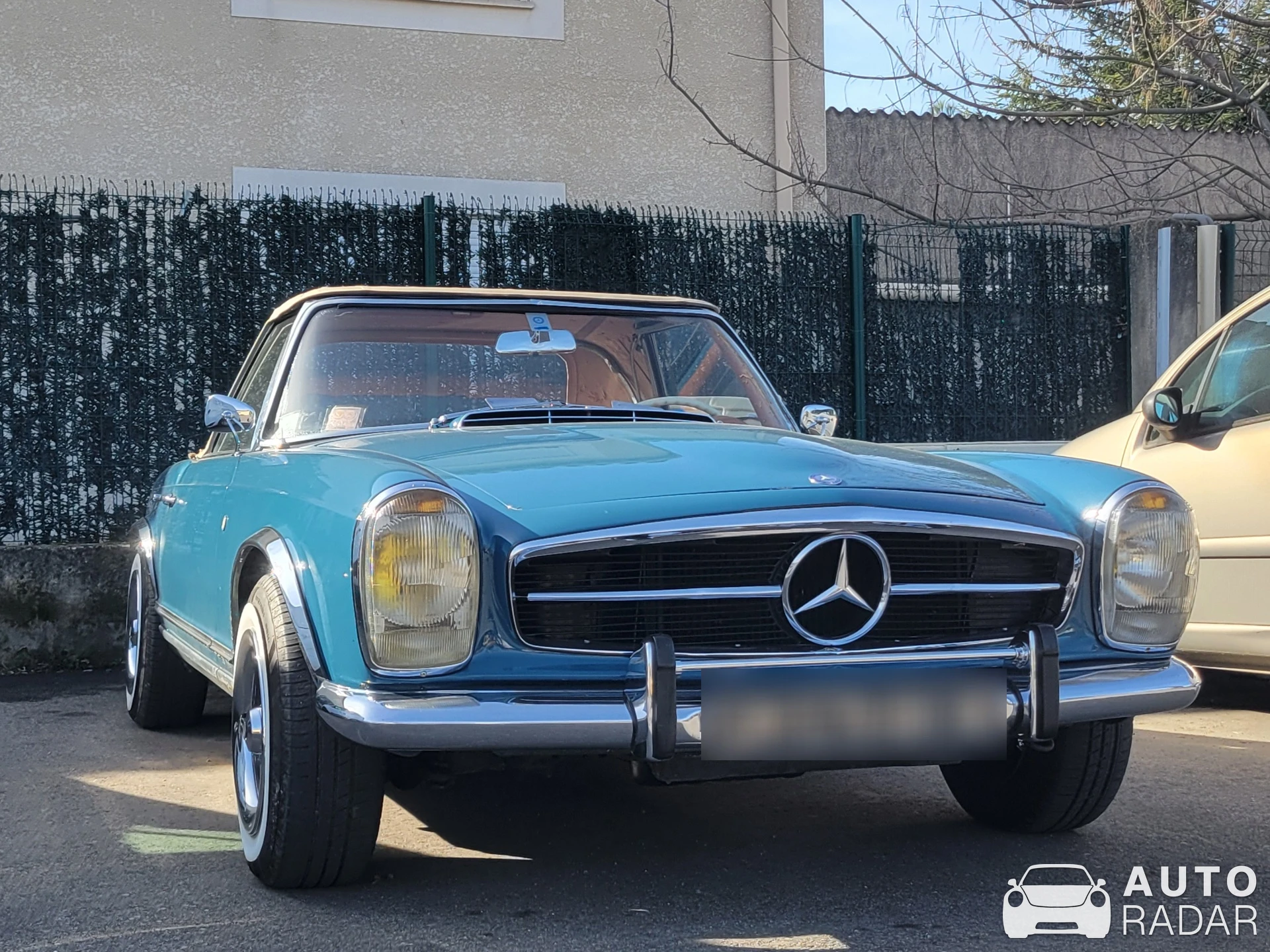 Mercedes-Benz S-KLUB 230SL PAGODA WIDEBODY spotted in Villeneuve-lès-Avignon, France