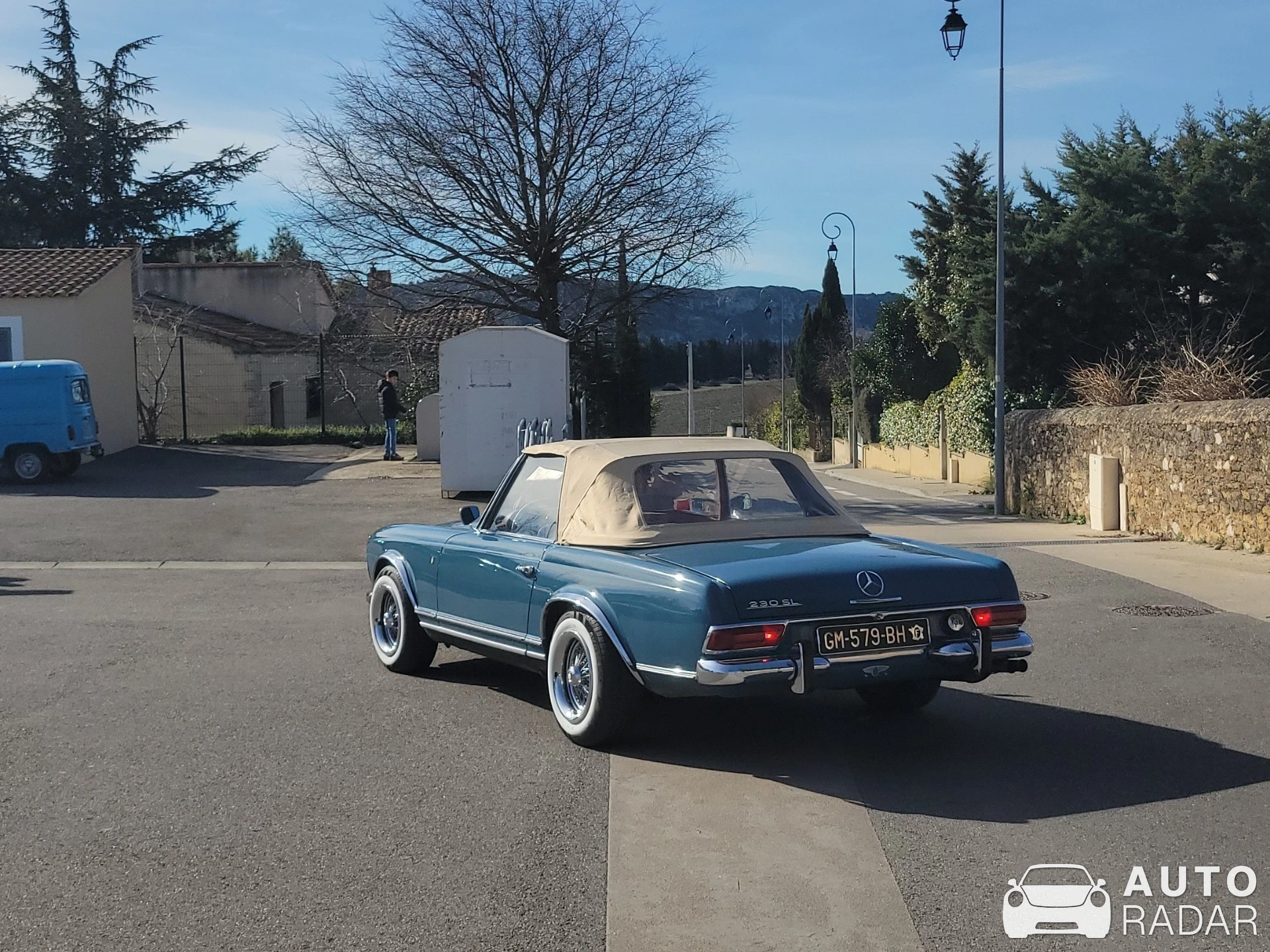 Mercedes-Benz S-KLUB 230SL PAGODA WIDEBODY spotted in Villeneuve-lès-Avignon