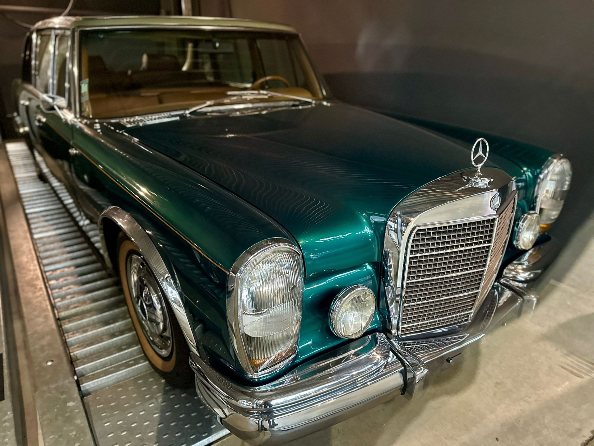 Mercedes-Benz 600 W100